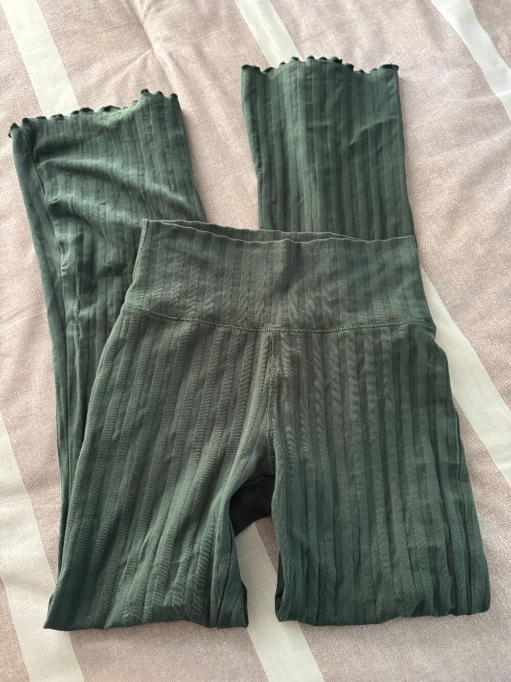 EUC Offline by Aerie Green Ribbed Flare Lounge Pants Sz M